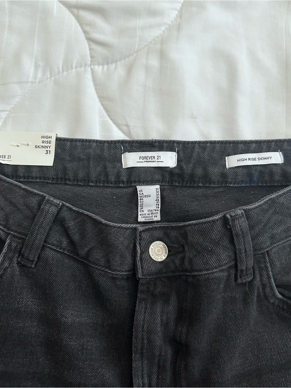 Forever 21 women’s Skinny Jeans - Black - Picture 8 of 8